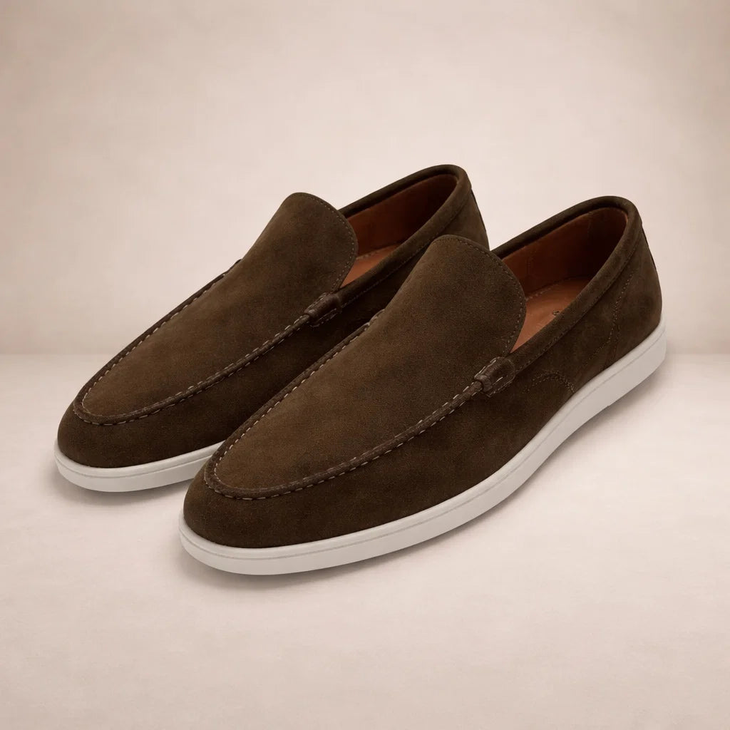 Herre loafers med mokkasinsøm, slip-on design og flad hvid sål