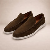 Herre loafers med mokkasinsøm, slip-on design og flad hvid sål