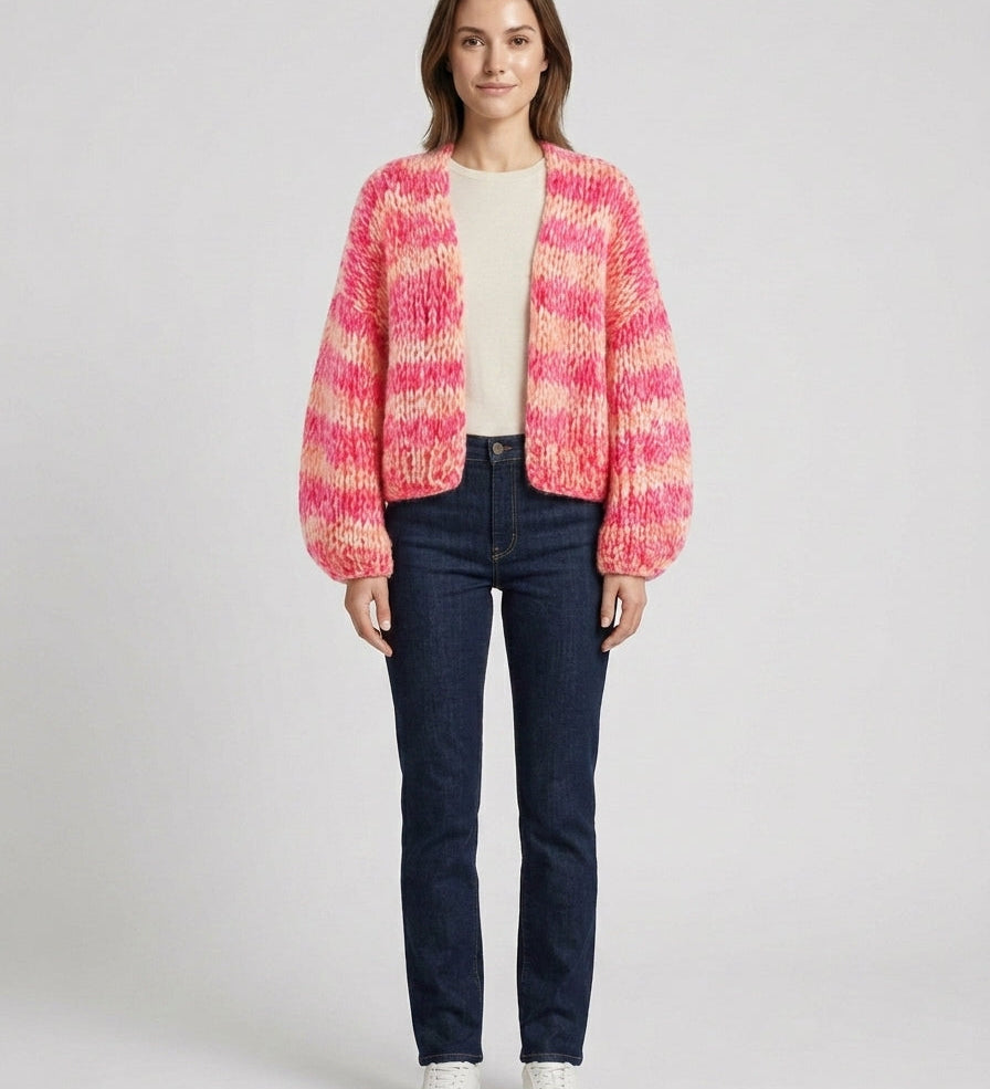 Damecardigan med pink og lyse beige striber, åben front og lange ærmer