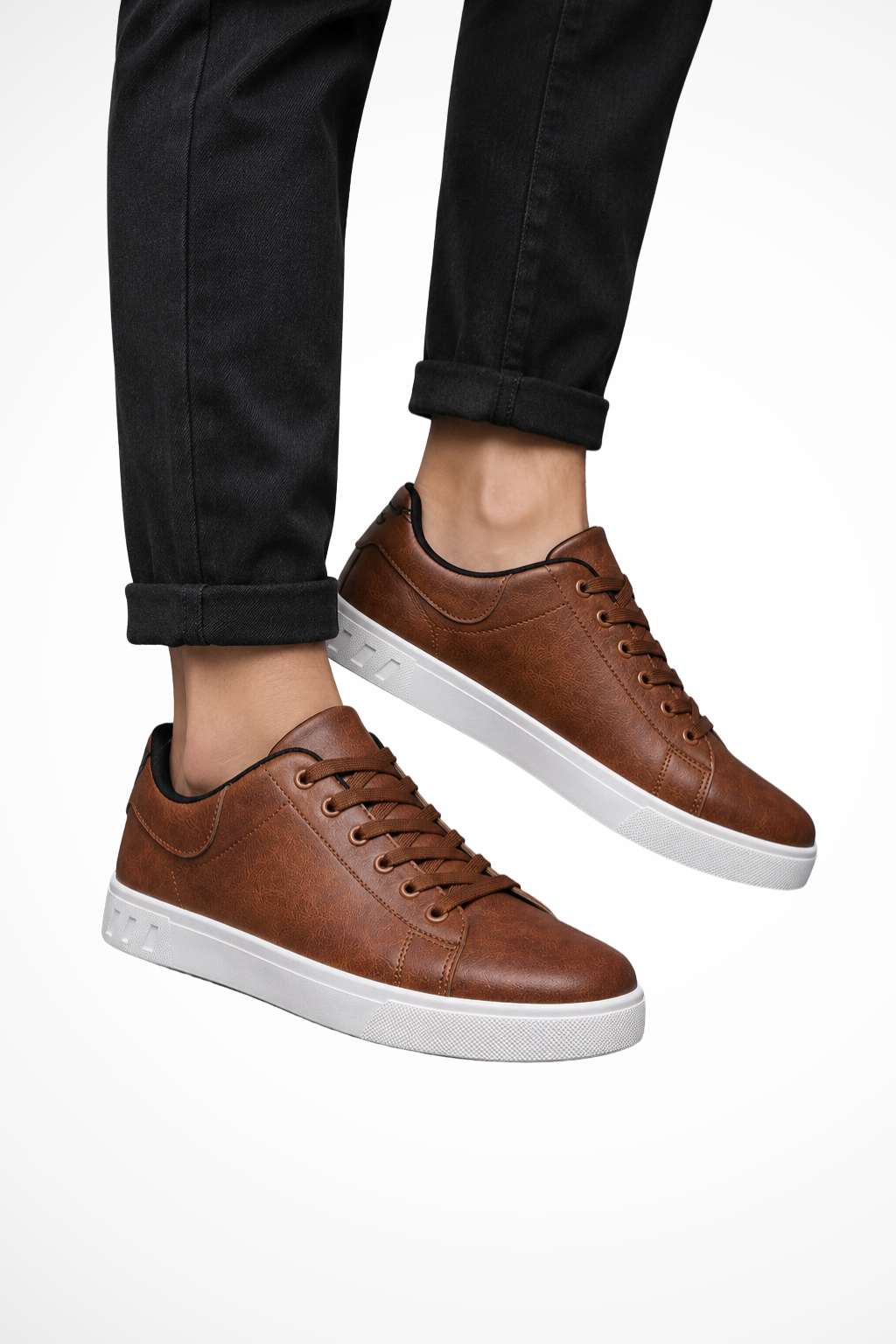 Herre sneakers med snørebånd og hvid kontrastsål