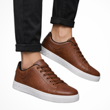 Herre sneakers med snørebånd og hvid kontrastsål