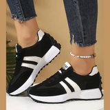 Damesneakers med retrostriber, snørebånd og lav sål