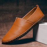 Herre loafers med rund tå, flad sål og dekorative stikninger