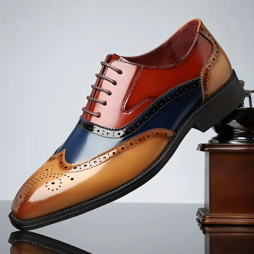 Herre broguesko med wingtip, perforerede detaljer, snørebånd og lav hæl