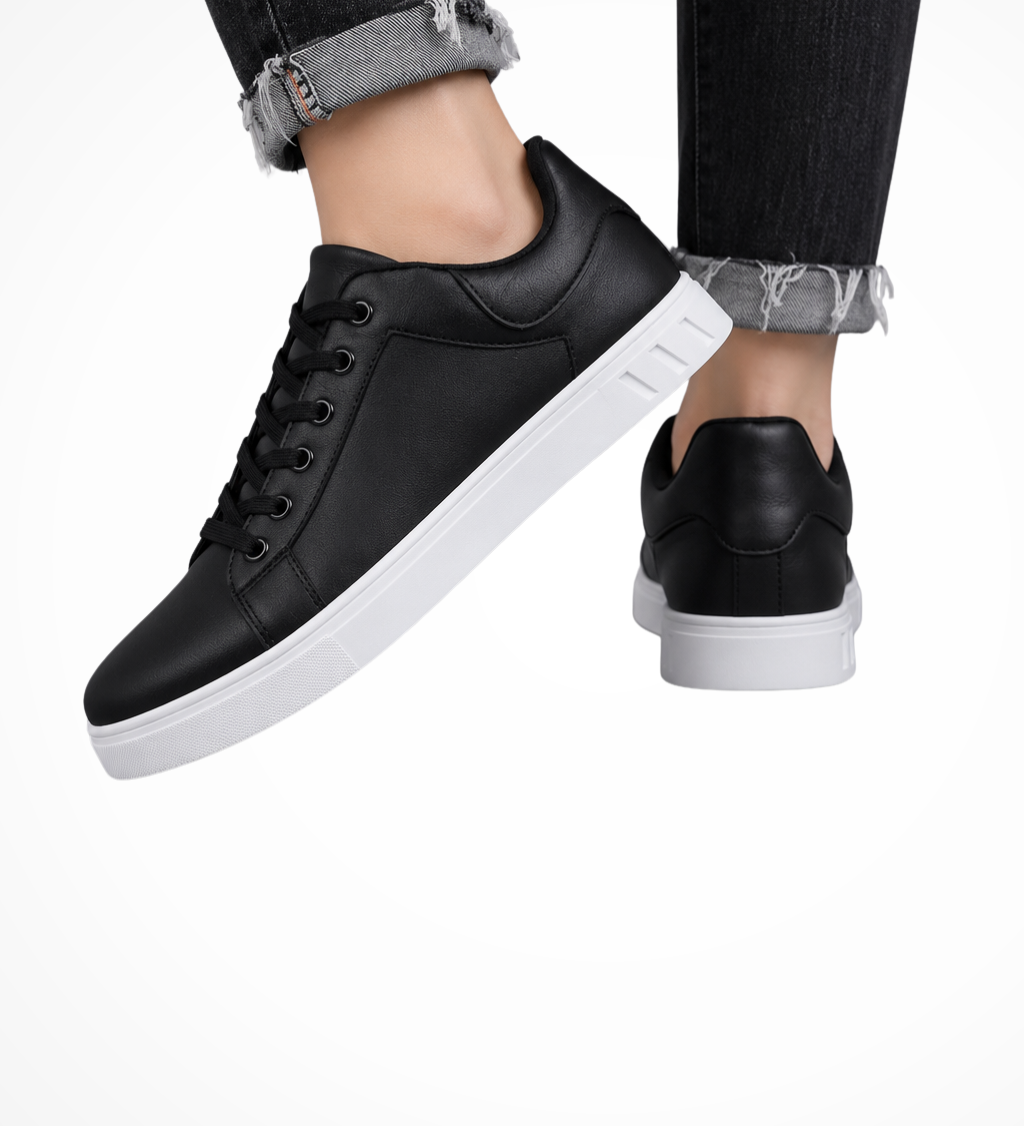 Herre sneakers med snørebånd og hvid kontrastsål