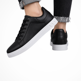 Herre sneakers med snørebånd og hvid kontrastsål