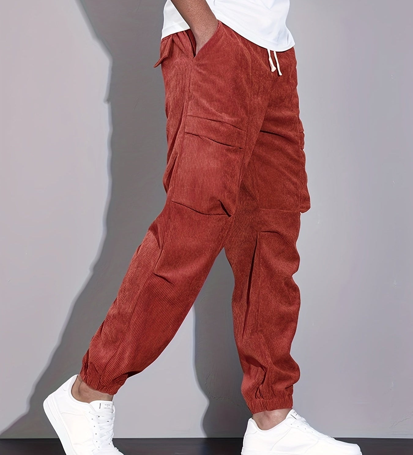 Pantalon cargo homme à texture côtelée, coupe jogger et jambes longues