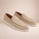 Herre loafers med mokkasinsøm, slip-on design og flad hvid sål