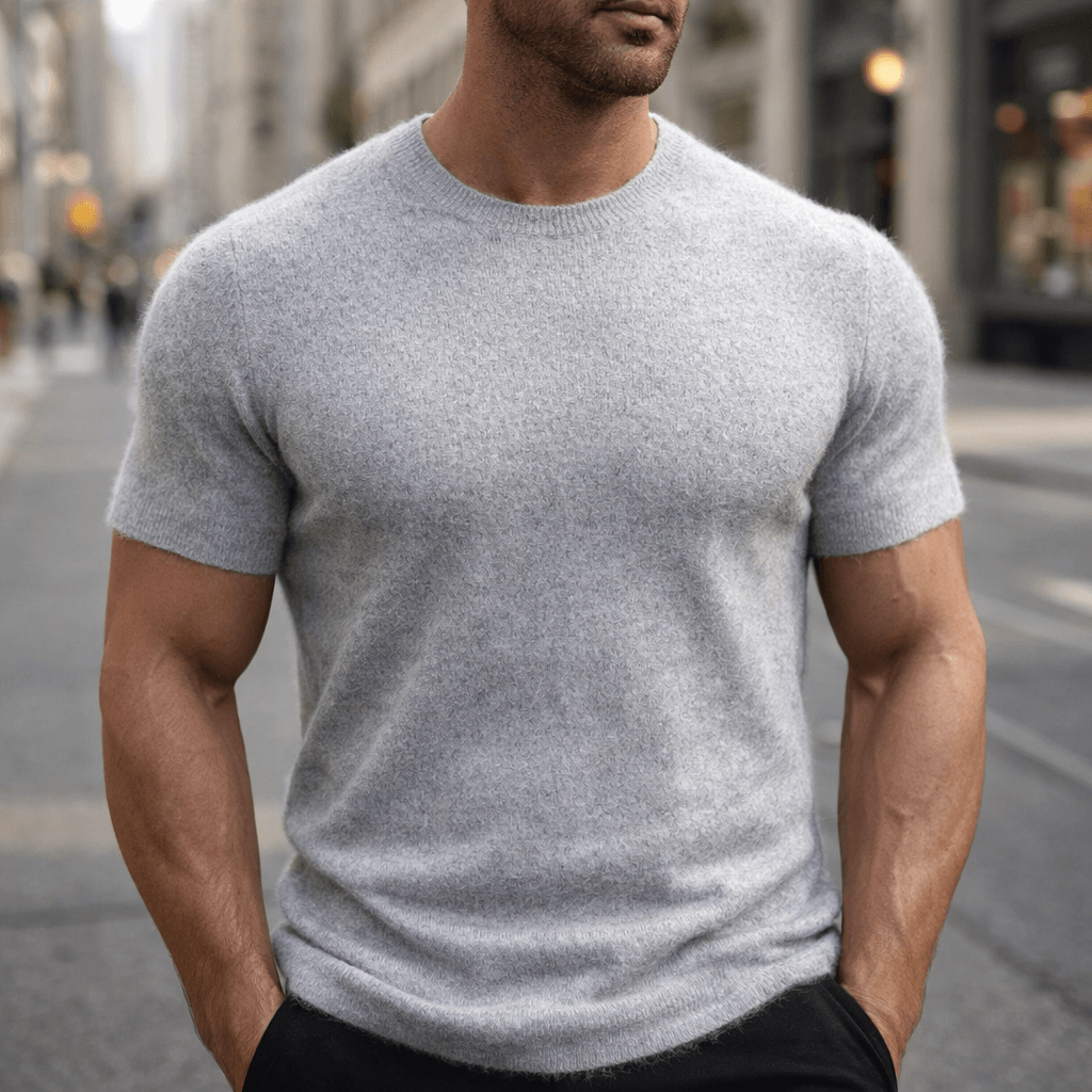 Herre strikket T-shirt med rund hals, korte ærmer og ribkanter