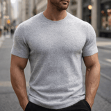 Herre strikket T-shirt med rund hals, korte ærmer og ribkanter