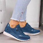 Damesneakers med snørebånd, sidelynlås, perforerede paneler og flad sål