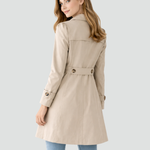 Dame trenchcoat med reverskrave, knapper og lange ærmer