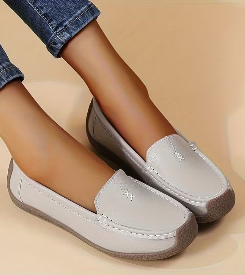 Mocassins femme à surpiqûres contrastées et semelle plate