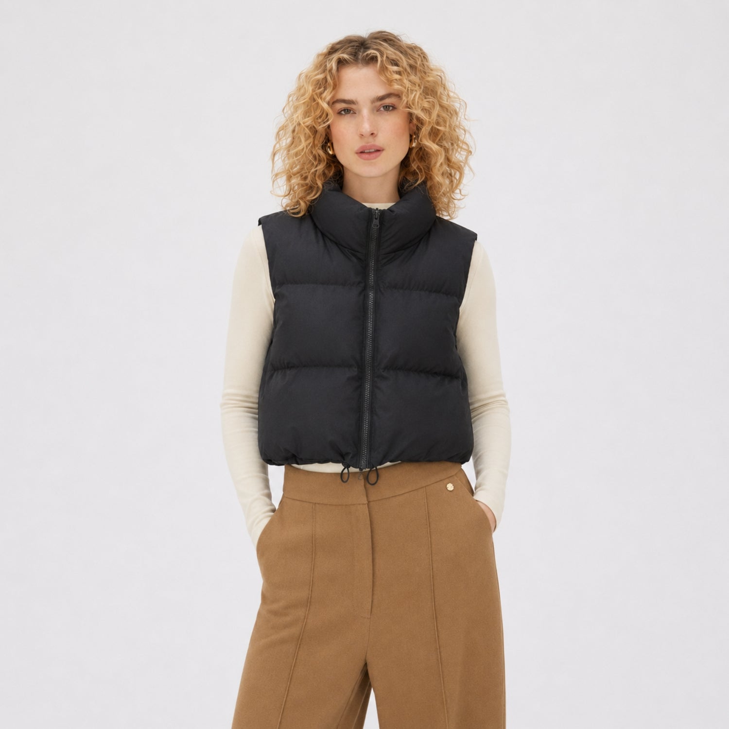 Gilet court femme matelassé à col haut et zip