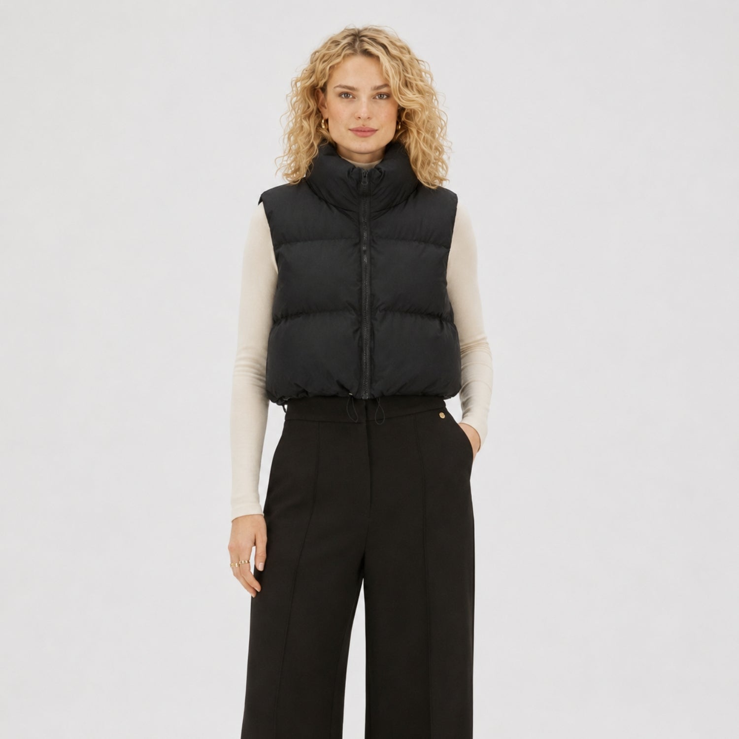 Gilet court femme matelassé à col haut et zip
