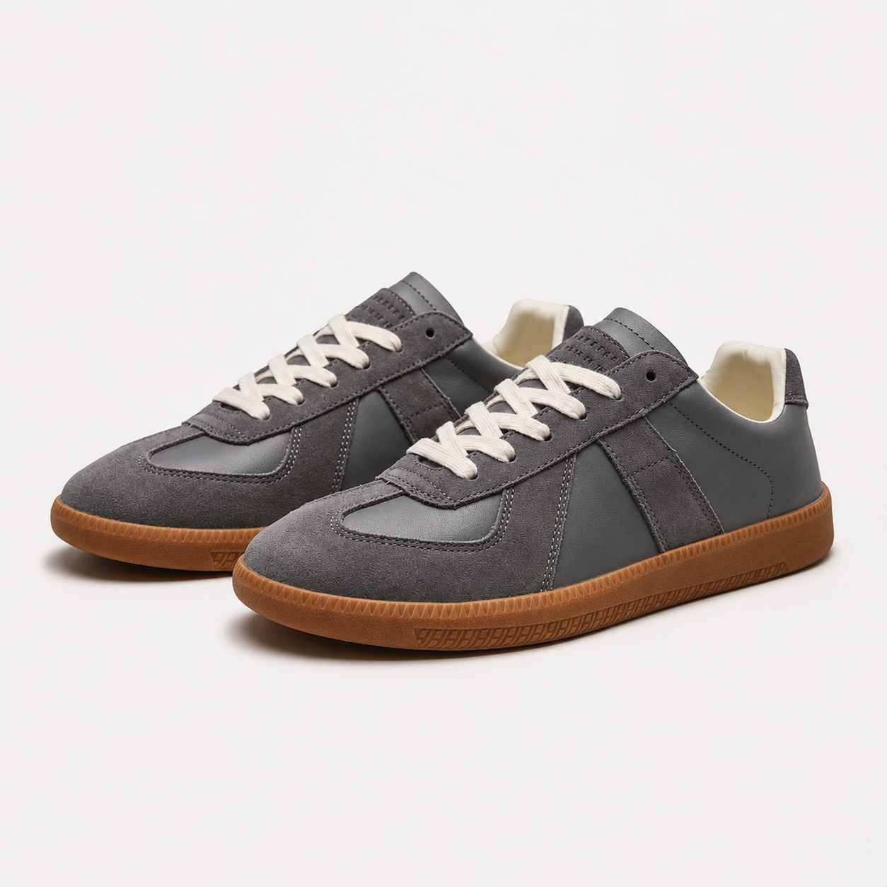 Herre sneakers med snørebånd, paneler og kontrasterende sål