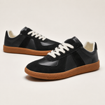 Herre sneakers med snørebånd, paneler og kontrasterende sål