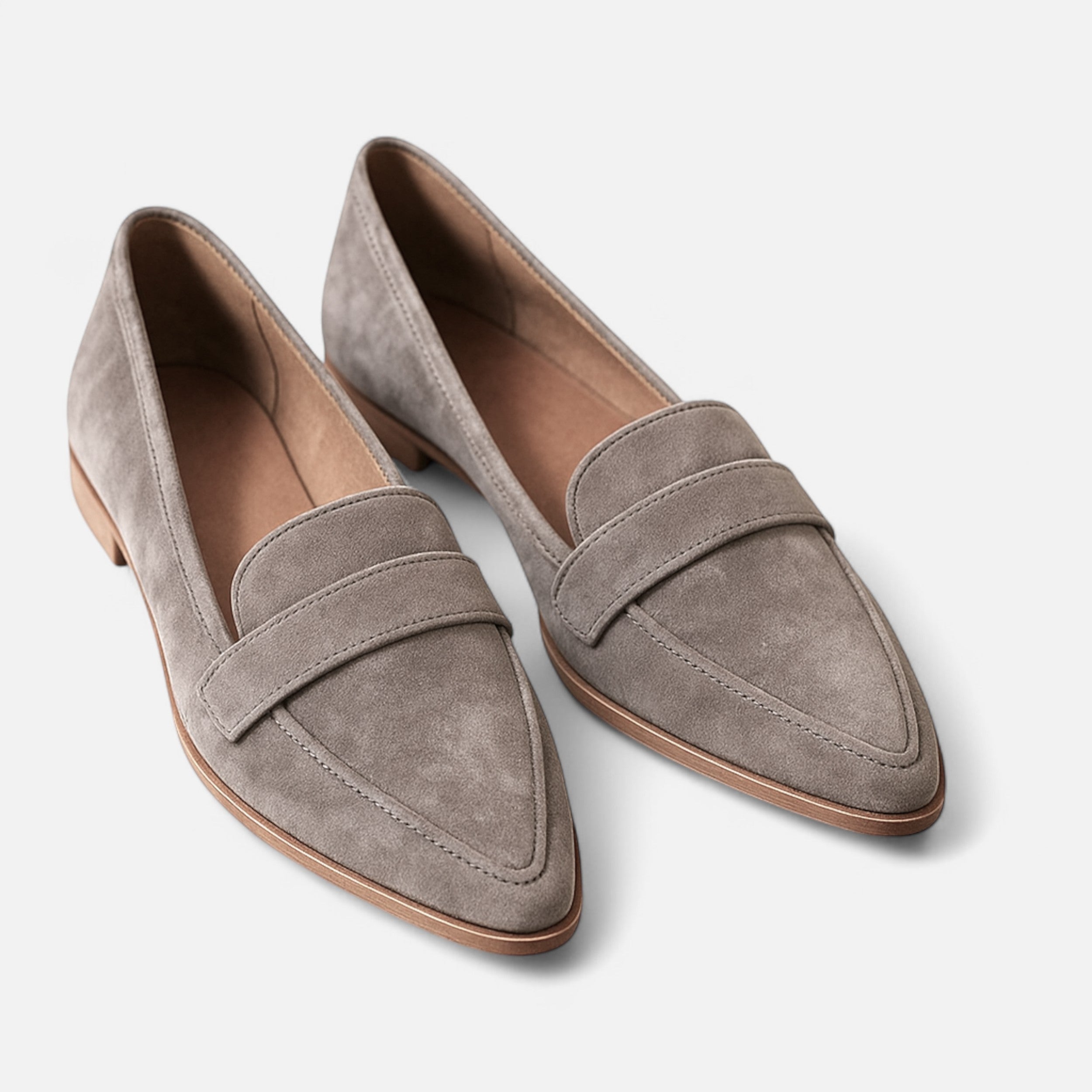 Dame loafers med spids tå, lav hæl og rem over vristen