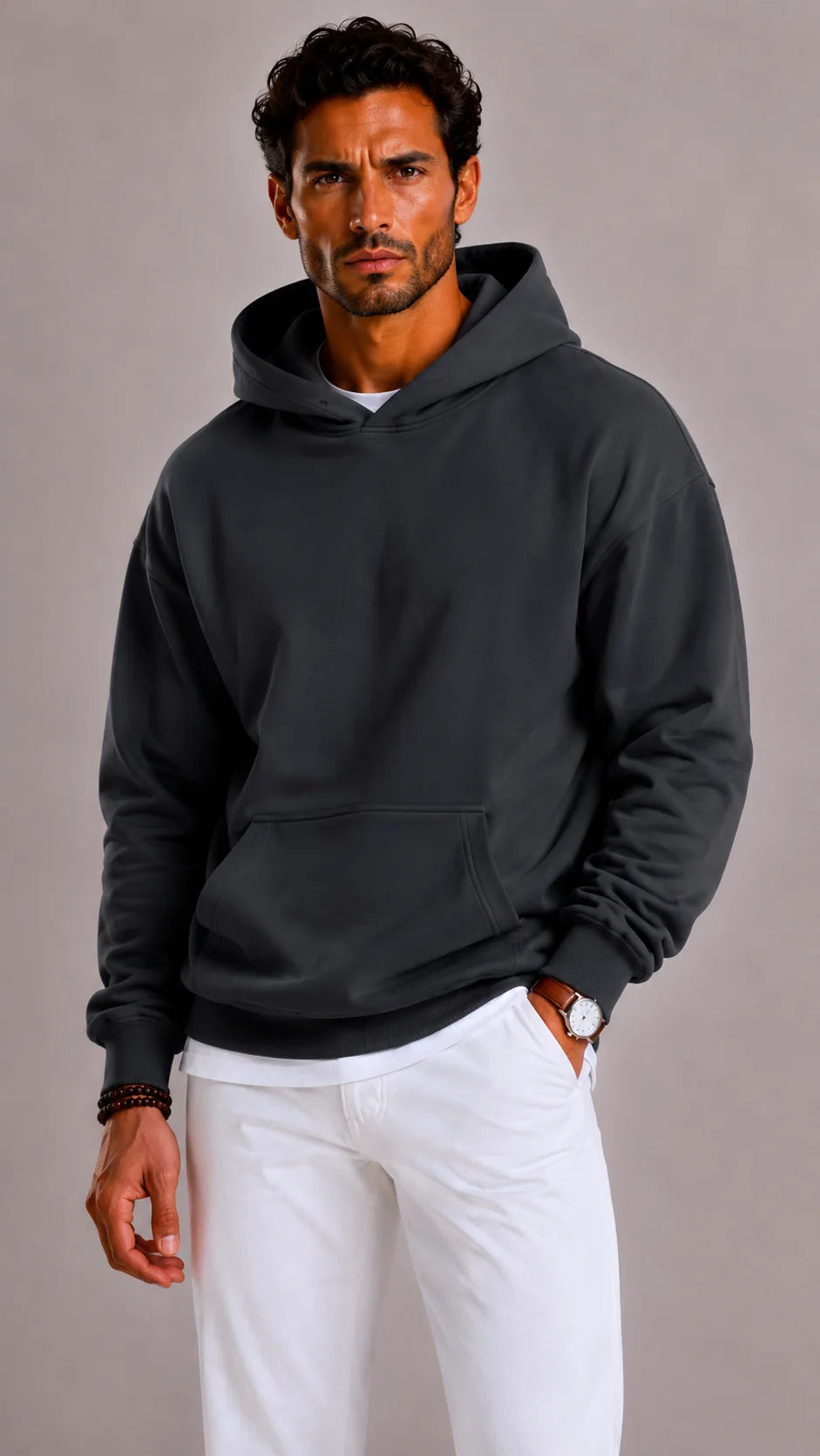 Herrehoodie med hætte, lange ærmer og kængurulomme