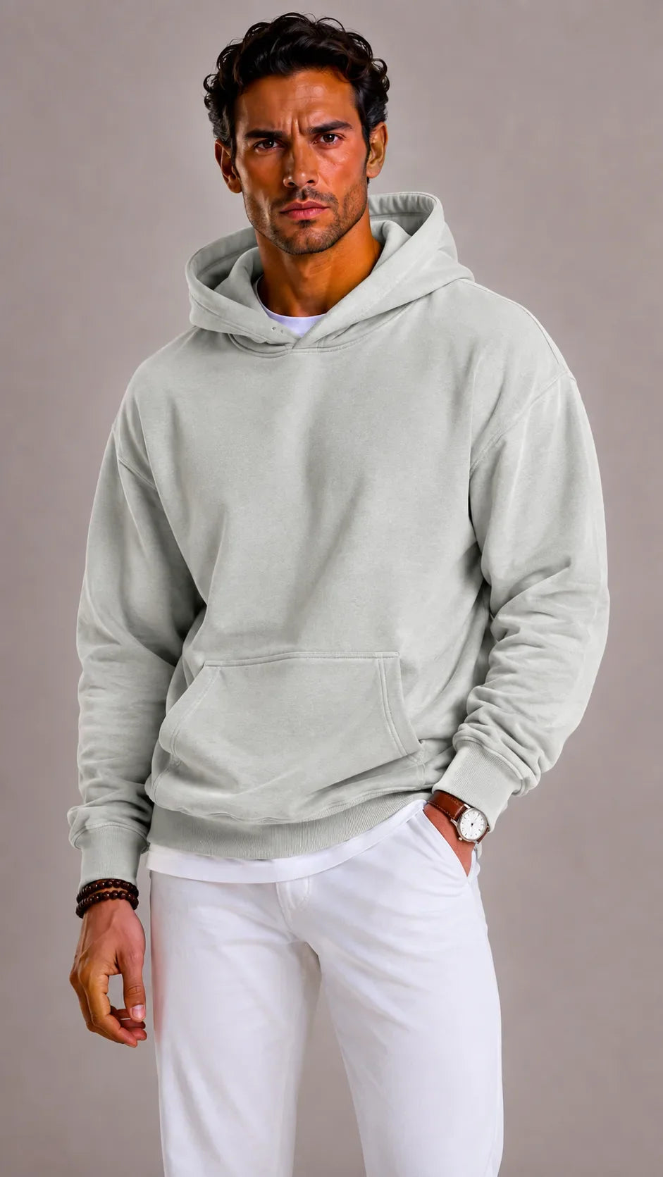 Herrehoodie med hætte, lange ærmer og kængurulomme