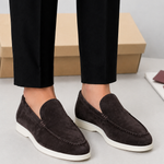 Herre loafers med slip-on-design, synlig pyntesøm og flad lys sål