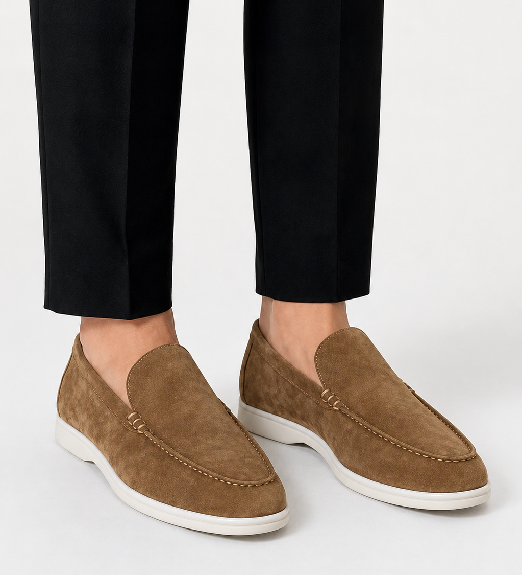 Herre loafers med slip-on-design, synlig pyntesøm og flad lys sål