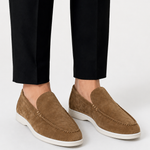 Herre loafers med slip-on-design, synlig pyntesøm og flad lys sål