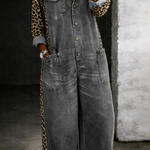 Damejumpsuit med skjortekrave, knaplukning, store lommer, brede ben og dyreprintede sidepaneler