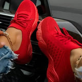 Dame sneakers med tekstureret overdel, snørebånd og rund tå