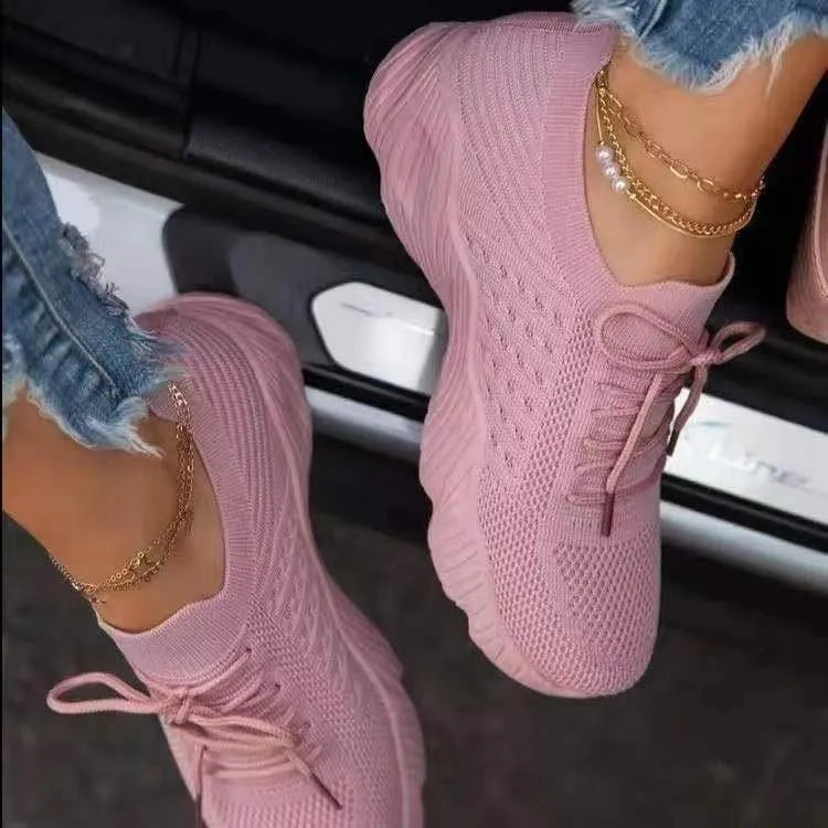 Dame sneakers med tekstureret overdel, snørebånd og rund tå