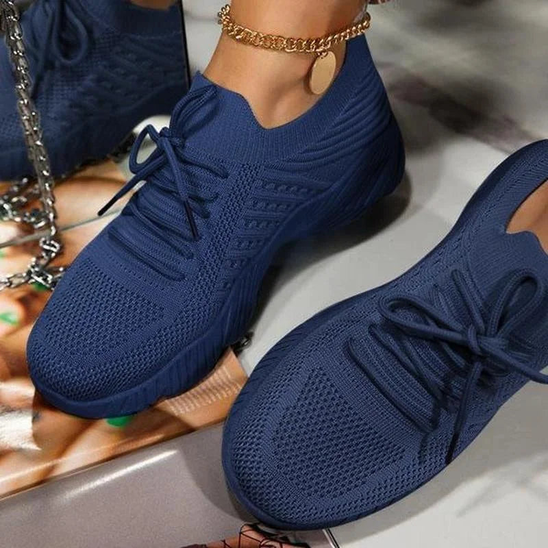 Dame sneakers med tekstureret overdel, snørebånd og rund tå