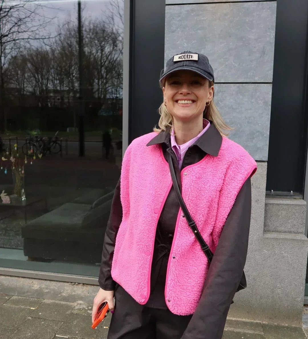 Gilet femme sans manches à col V et boutons
