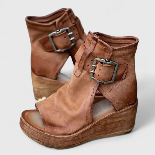 ARIANA – BOLD BUCKLE WEDGE SANDALER