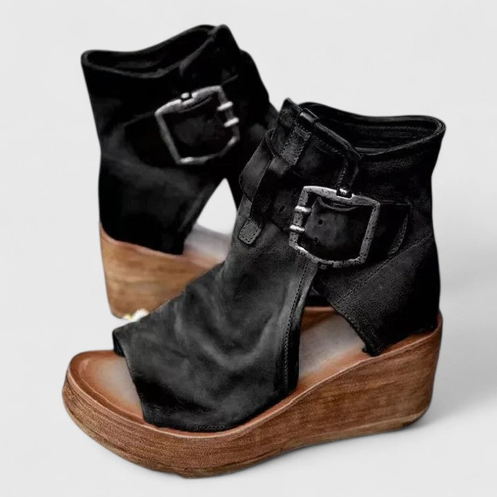 ARIANA – BOLD BUCKLE WEDGE SANDALER
