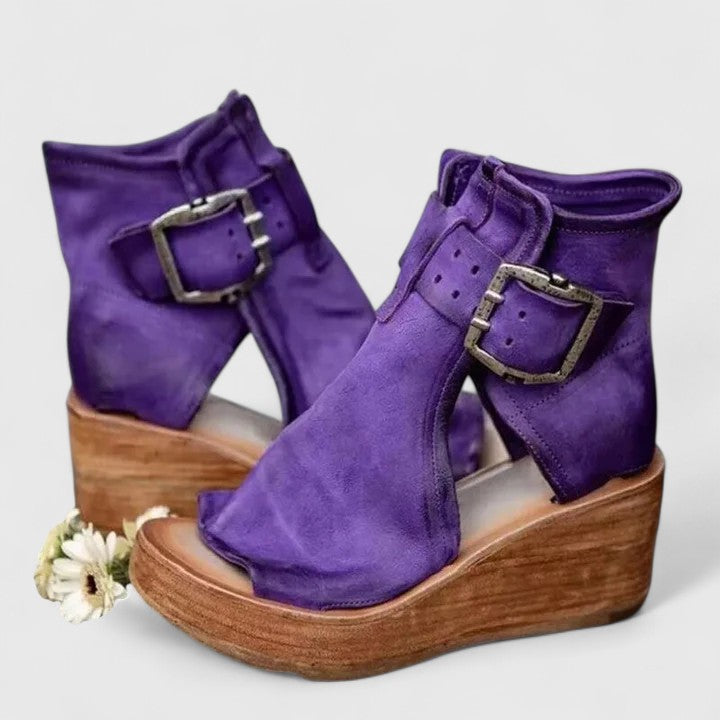 ARIANA – BOLD BUCKLE WEDGE SANDALER