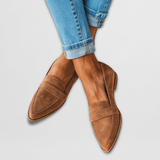 Dame loafers med spids tå og bred dekorativ rem