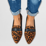 Dame loafers med spids tå og bred dekorativ rem