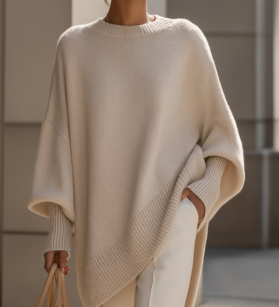 Dame oversize striktrøje med rund hals, lange ærmer og asymmetrisk kant