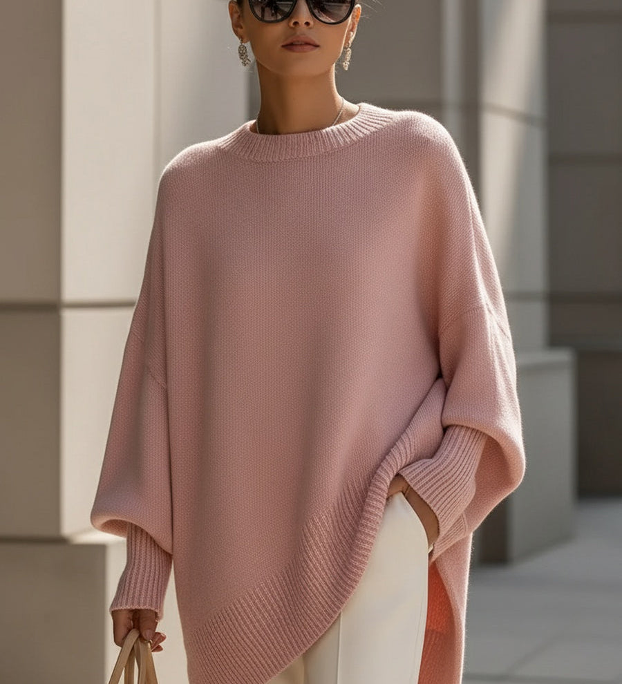 Dame oversize striktrøje med rund hals, lange ærmer og asymmetrisk kant