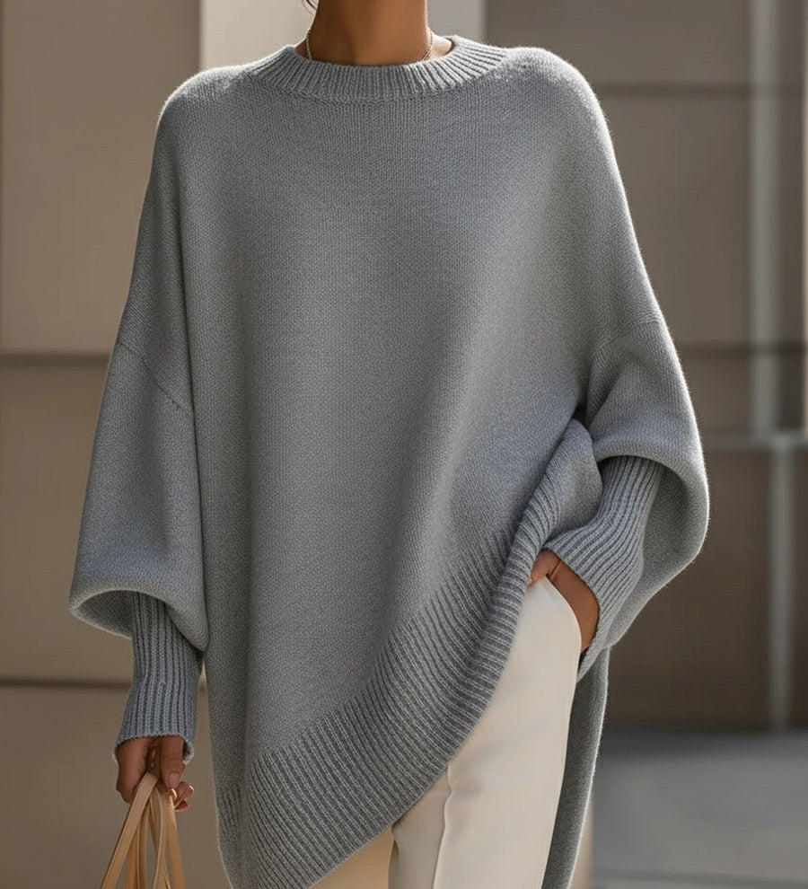 Dame oversize striktrøje med rund hals, lange ærmer og asymmetrisk kant