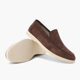 Loafers med synlige sømdetaljer, slip-on design og kilehæl