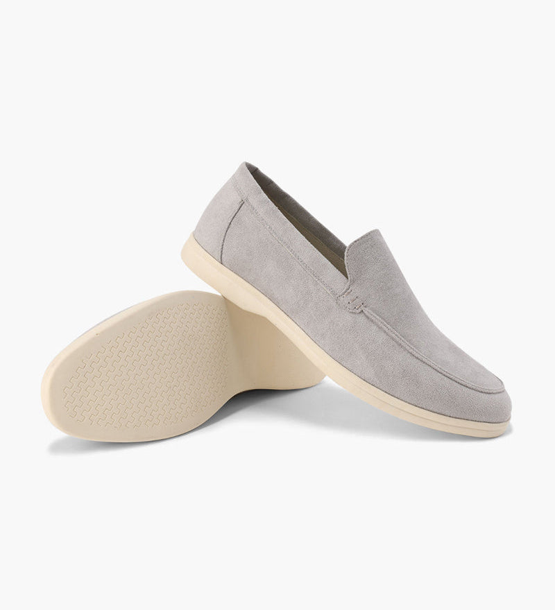 Loafers med synlige sømdetaljer, slip-on design og kilehæl