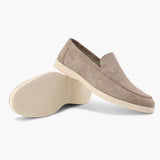 Loafers med synlige sømdetaljer, slip-on design og kilehæl