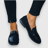 Sorte dame loafers med flad hæl og præget tåpanel