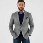 Herreblazer med hakrevers, knapper og brystlomme