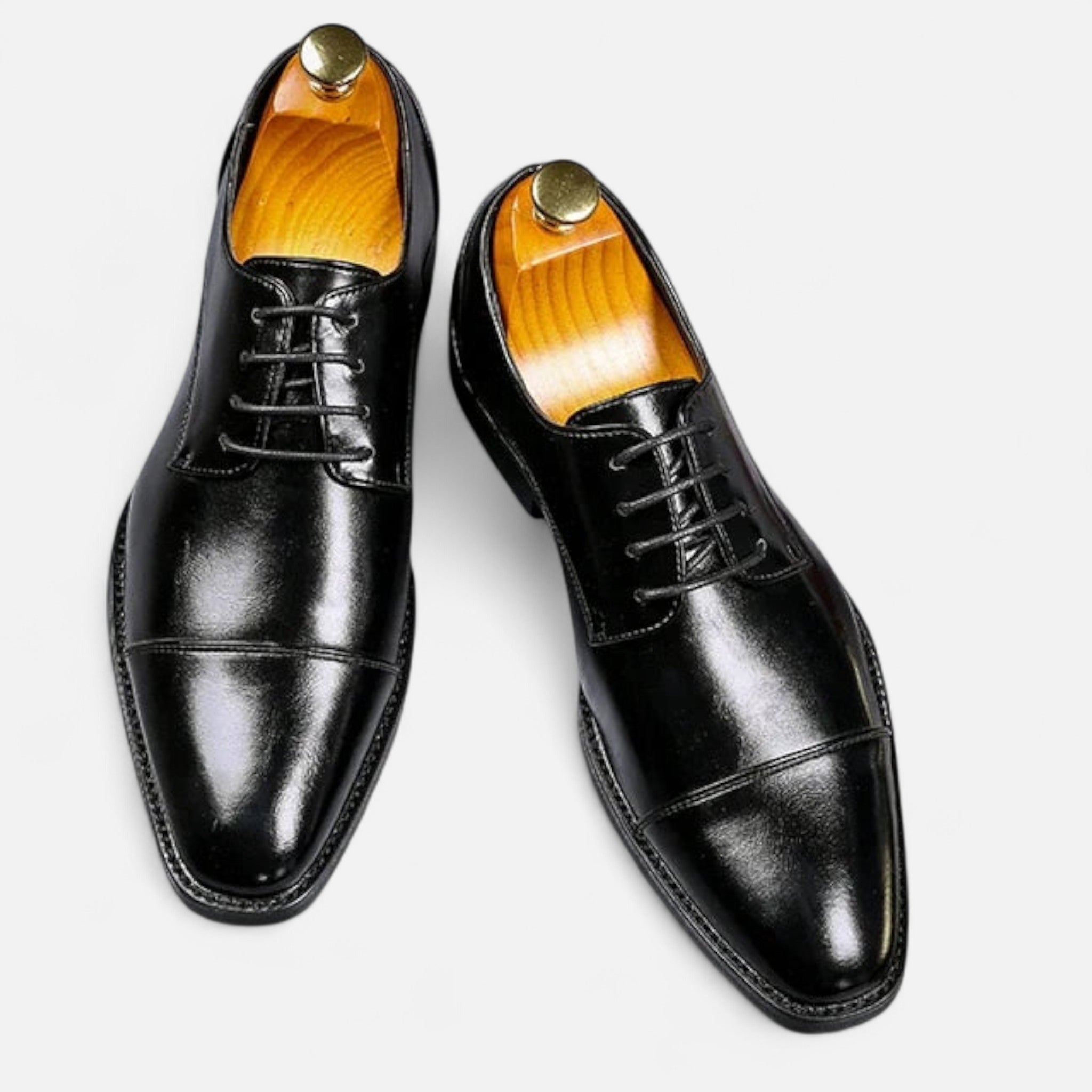Herresko med Oxford-snit, snørebånd og blank overflade
