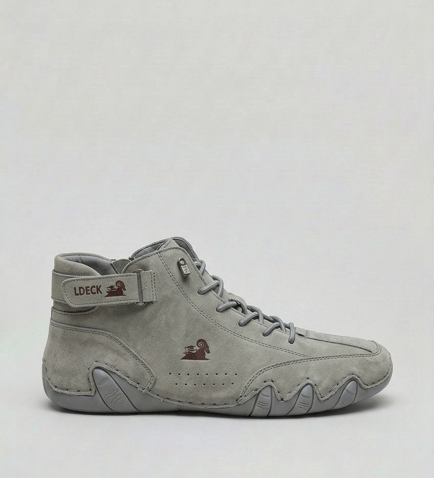 Højtop sneakers med snørebånd, ankelrem og profileret sål