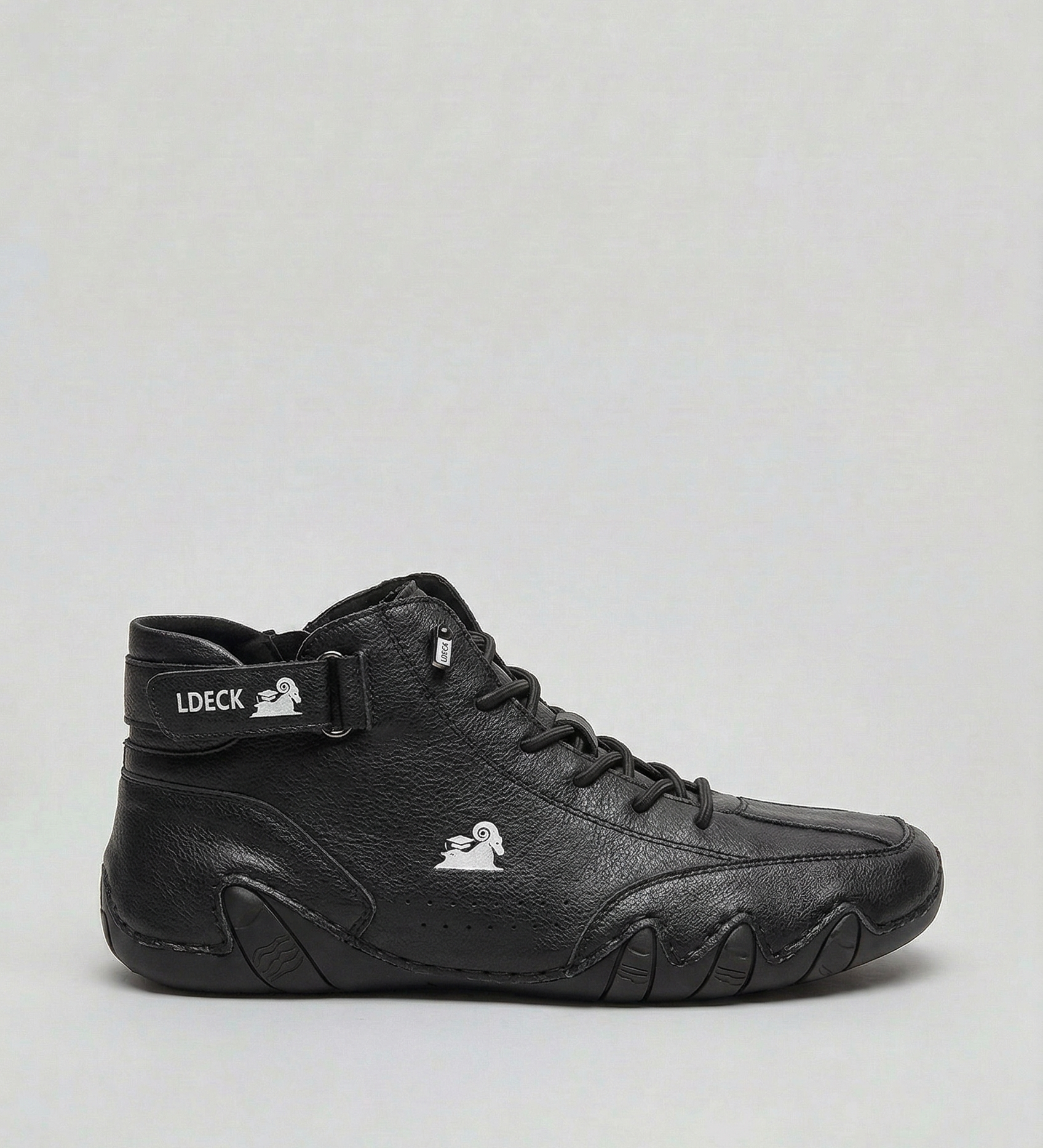 Højtop sneakers med snørebånd, ankelrem og profileret sål