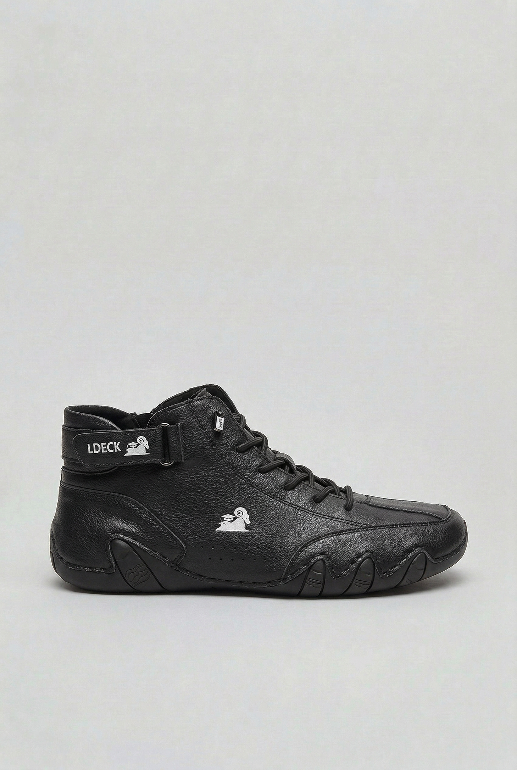 Højtop sneakers med snørebånd, ankelrem og profileret sål