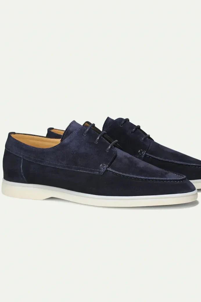 Herre loafers med snørebånd, synlige stikninger og flad lys sål